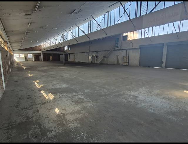 1,279M² WAREHOUSE TO LET IN BENROSE